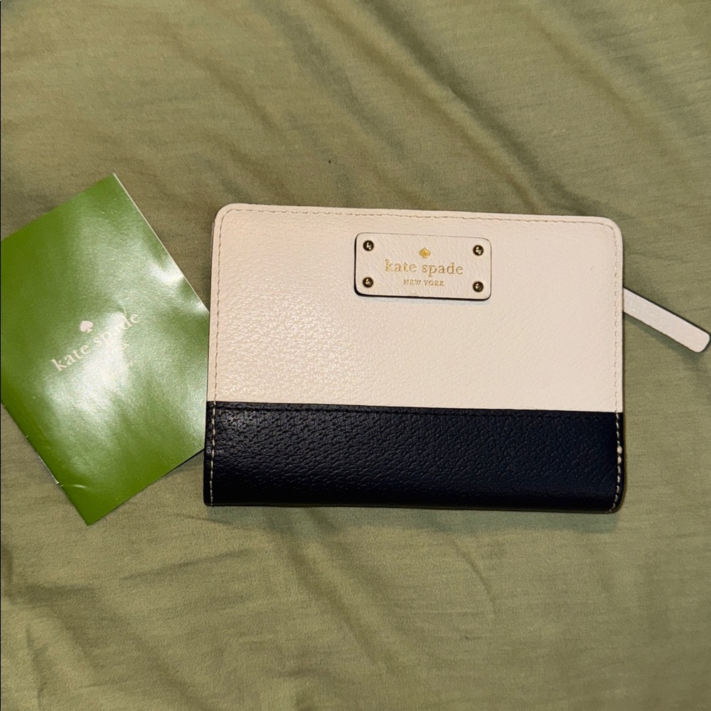 New Kate Spade NYC Leather Navy & White Compact Wallet Small NWT Credit Card ID